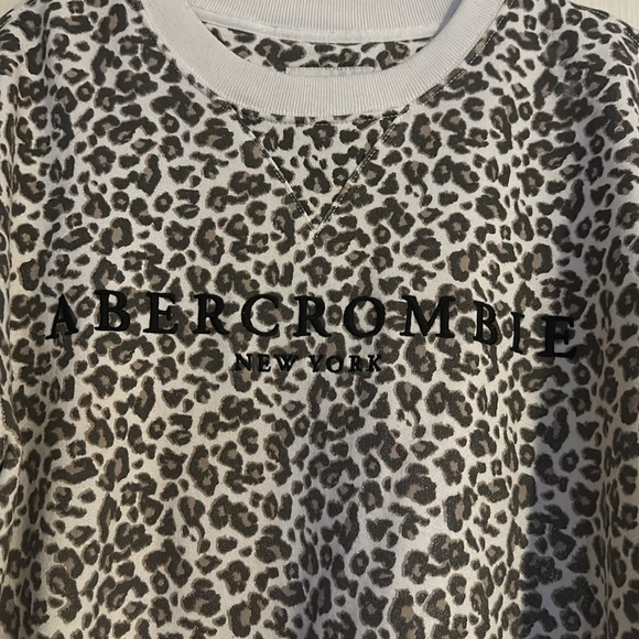 Women’s Abercrombie & Fit Animal Print Sweatshirt size M - Picture 2 of 5
